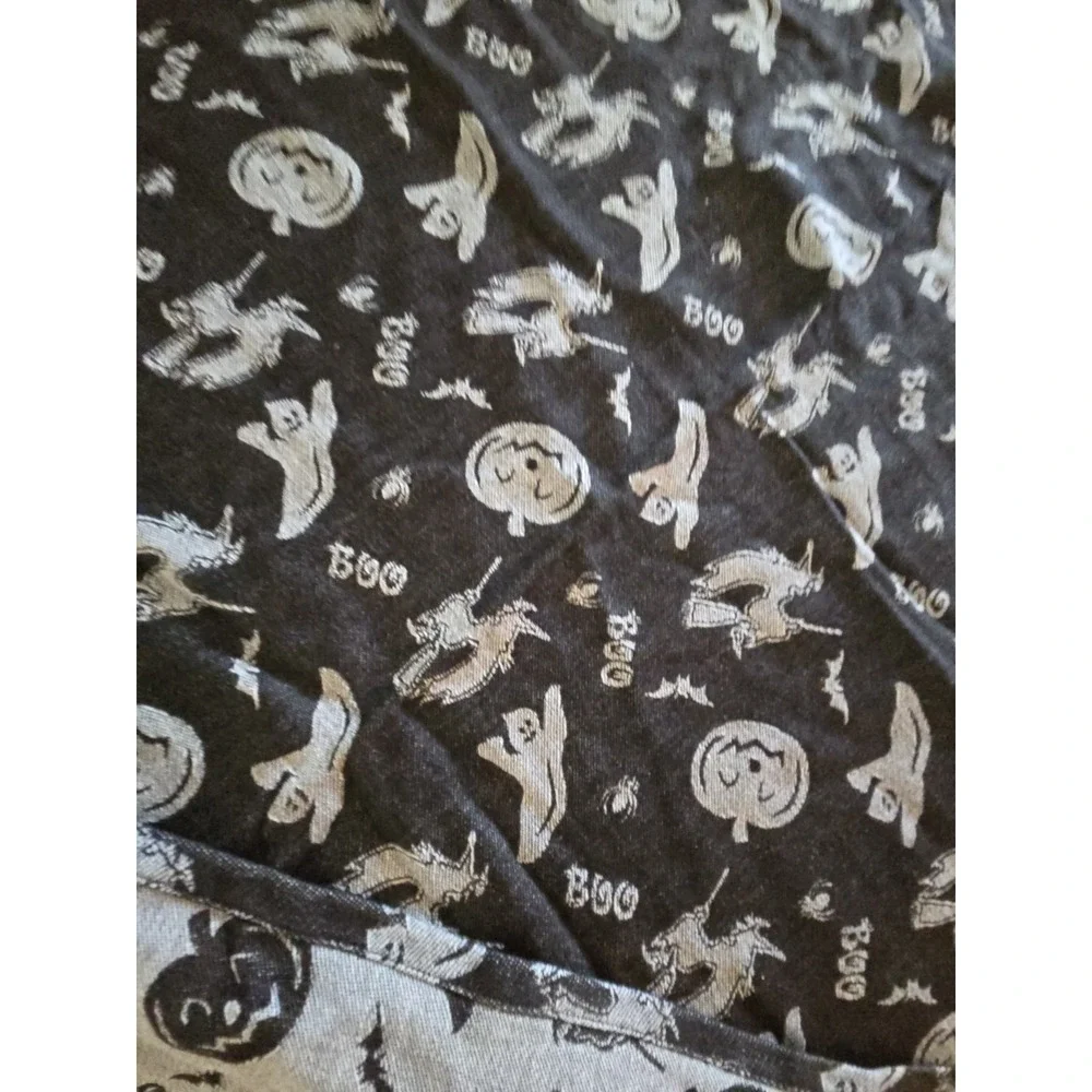 Hallowe4n Tablecloth Black White Gray Reversible 86x60